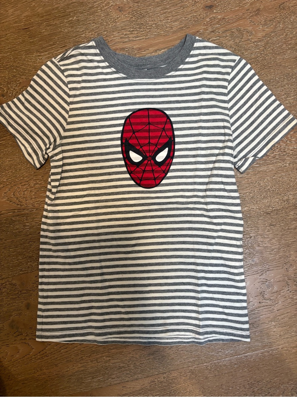 Hanna Andersson size 140 (10) Gray & White Stripe Tee with Red Spider Mask